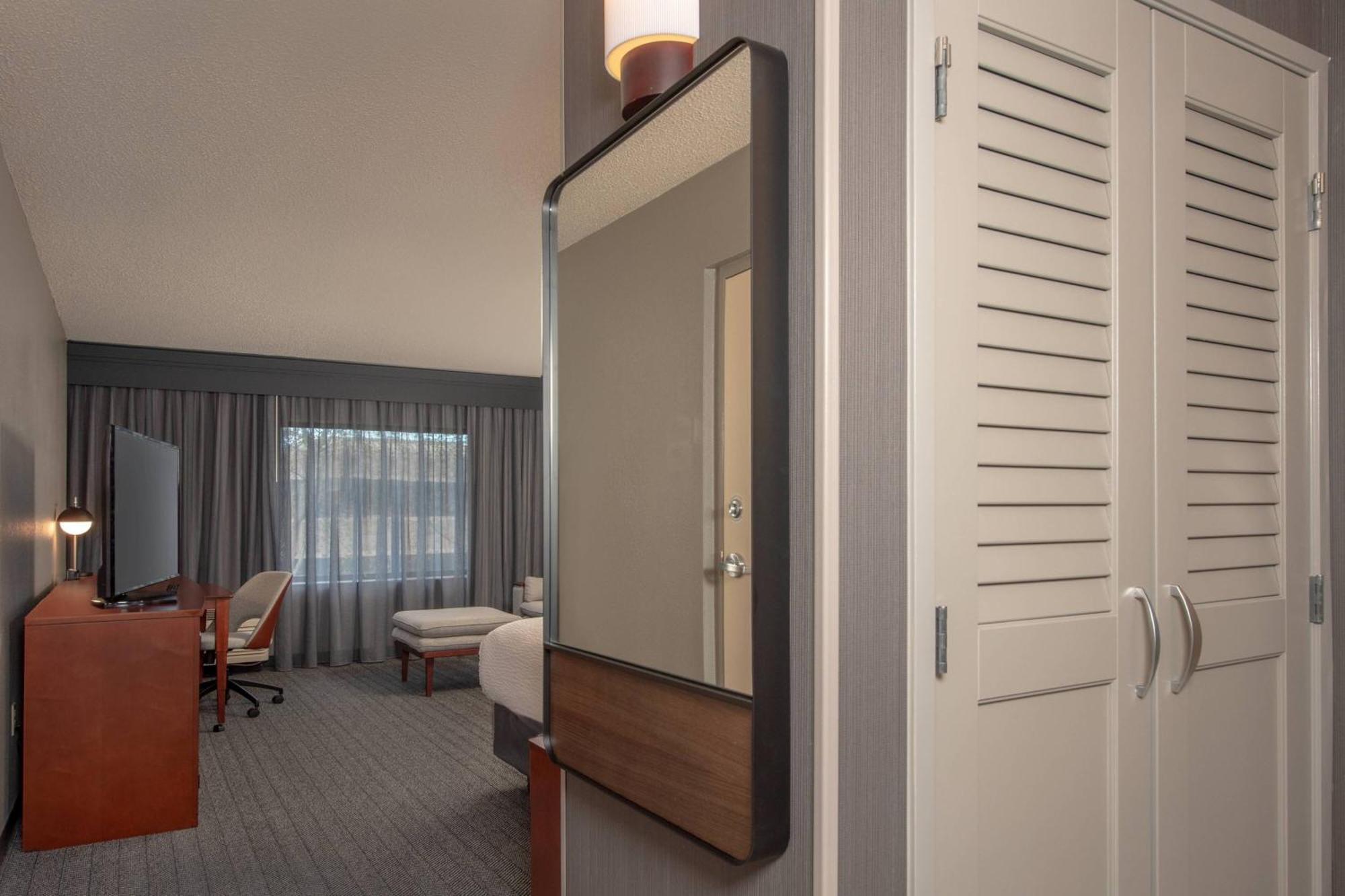 Hotel Courtyard By Marriott Frederick Exteriér fotografie